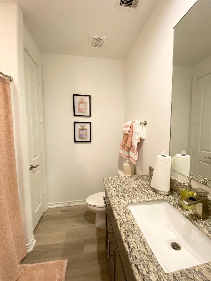 Luxe Three Story Duplex Near Downtown & Med Center Villa Houston Exterior photo