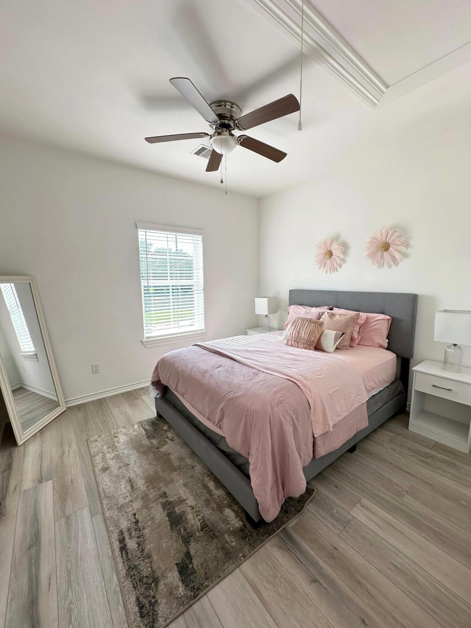 Luxe Three Story Duplex Near Downtown & Med Center Villa Houston Exterior photo